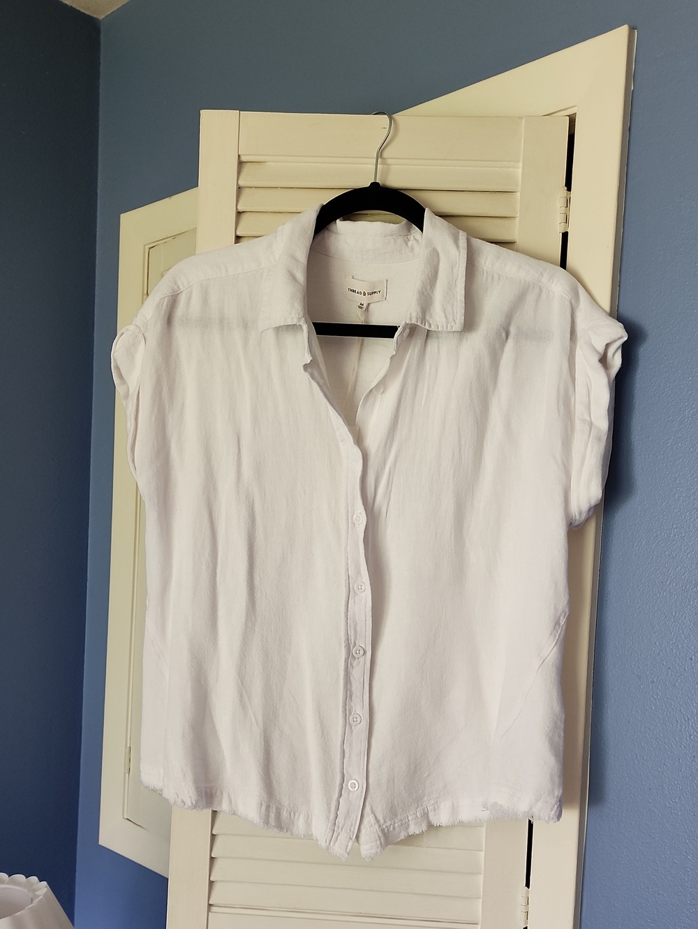 Thread & Supply White Button-Front Short Sleeve Collared Shirt
